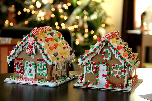 Chantilly Tea: Gingerbread House Decorating